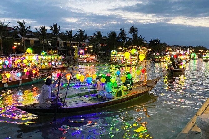Hoi An Ancient Town Walking Street Food Tours with Night Market - A quieter turn on the Thu Bon River
