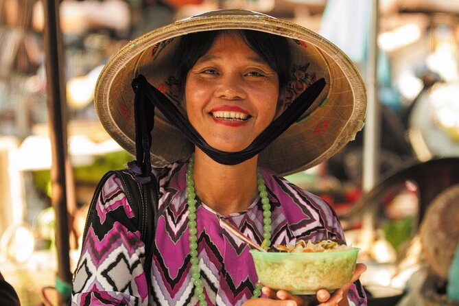 Hoi An at Sunset: Authentic Local Street Food Tour - Dessert, a drink, and a final cafe stop