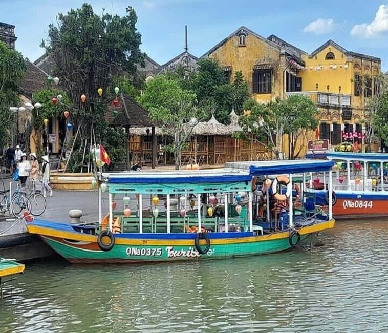 Hoi An Lantern Boat/Folk Song Games/Local Foods-Walking Tour - Hoi An after dark, with several experiences in one walk