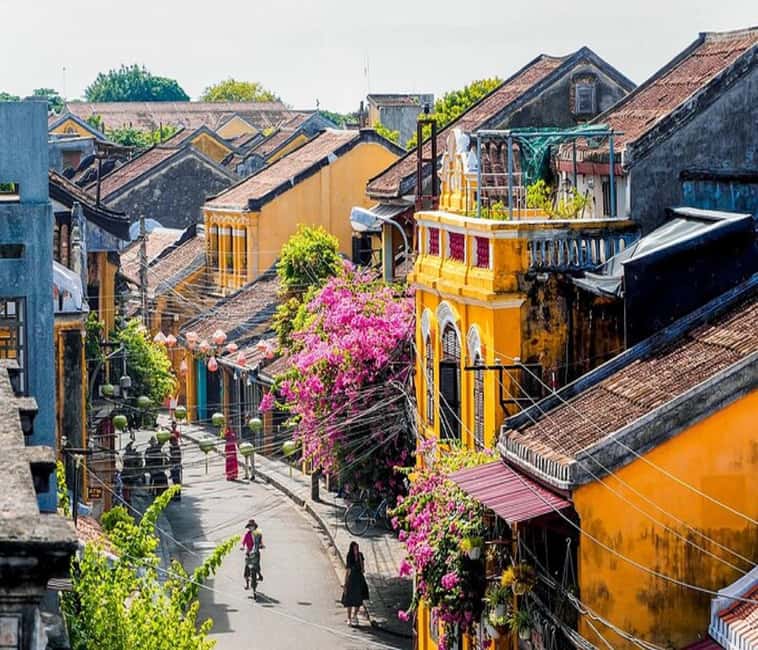 Hoi An Lantern Boat/Folk Song Games/Local Foods-Walking Tour - The old town walk, from market stalls to assembly halls