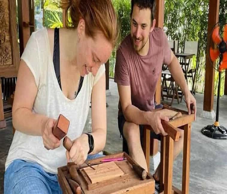 Hoi An Lantern Boat/Folk Song Games/Local Foods-Walking Tour - Folk song games with a local artist