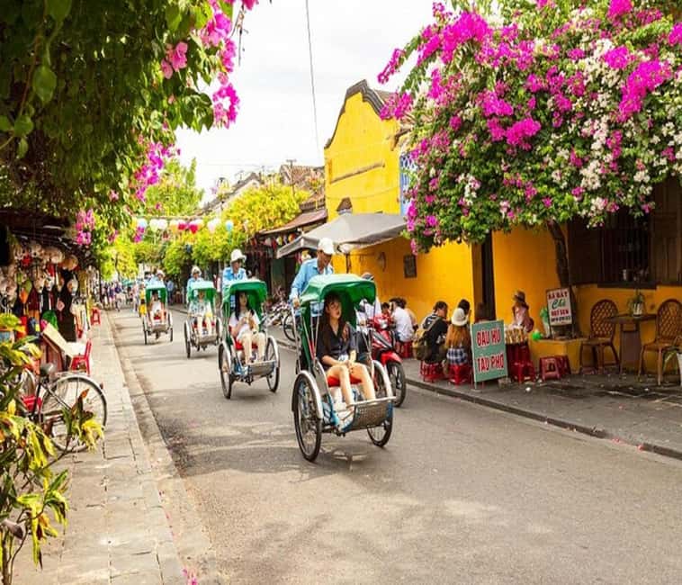 Hoi An Lantern Boat/Folk Song Games/Local Foods-Walking Tour - A 30-minute lantern boat ride on the Hoai River