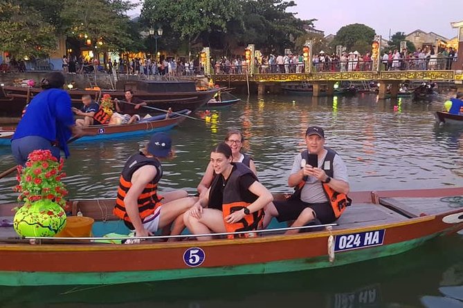 Hoi An Nightlife Tour with Hoi An Ancient Walking Tour, Boat Ride, Night Market - Why Hoi An works best after dark