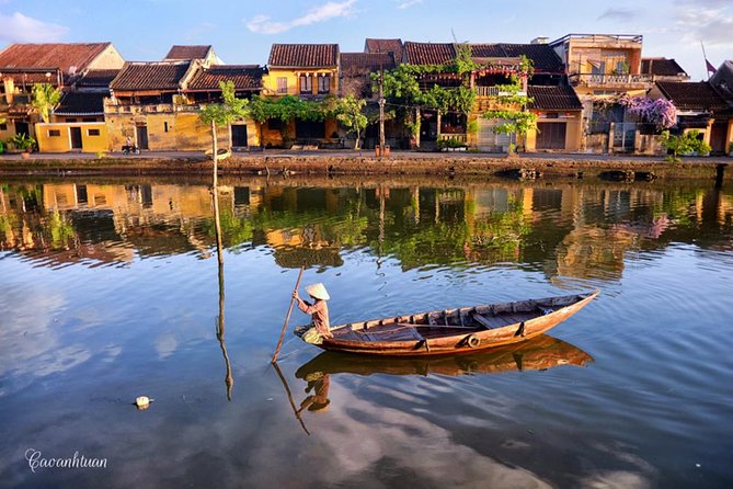 Hoi An Old Town and local Food - Phuc Kien Assembly Hall and the value of timing