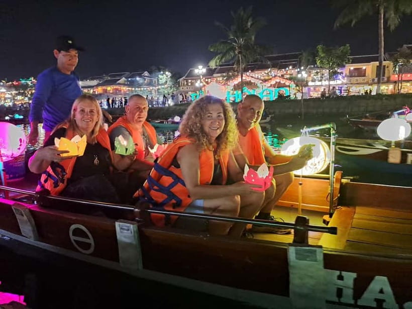 Hoi An Street Food, night market and lantern boat ride - Bánh mỳ, rice cakes, and black sesame soup