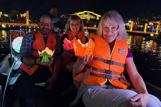 Hoi An street foods, night market and lantern boat ride - Key points to know before booking
