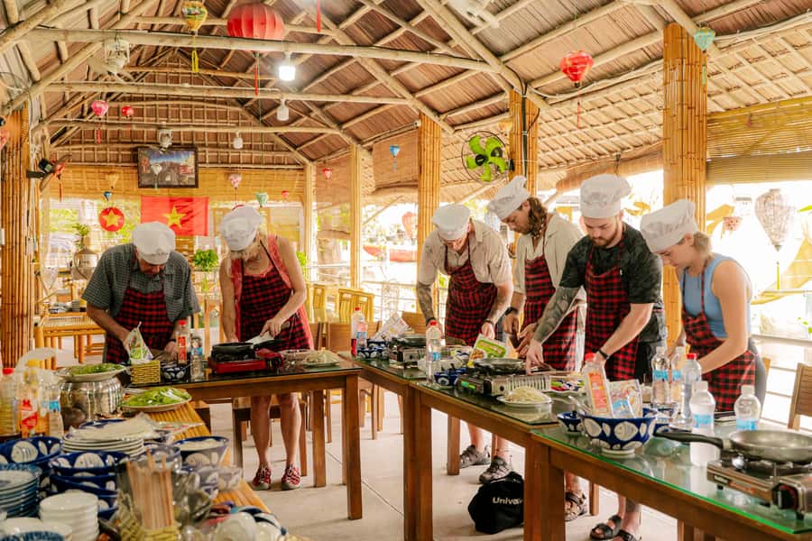 Hoi An: Unique Street Food Tour - From Vietnamese coffee to sugar cane juice