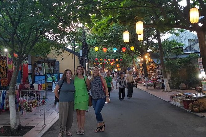 Hoi An Walking City Afternoon & Evening- Night Market- Boat ride - A 20-minute sampan ride on the Hoai River