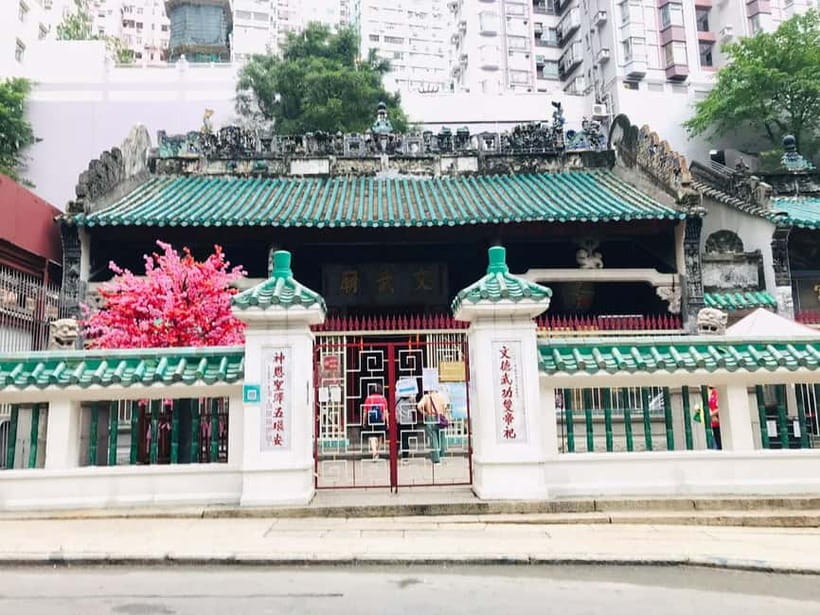 Hong Kong Day Tour: Priority Peak Tram, City Walk & Dim Sum - Tim Ho Wan and the dim sum finish