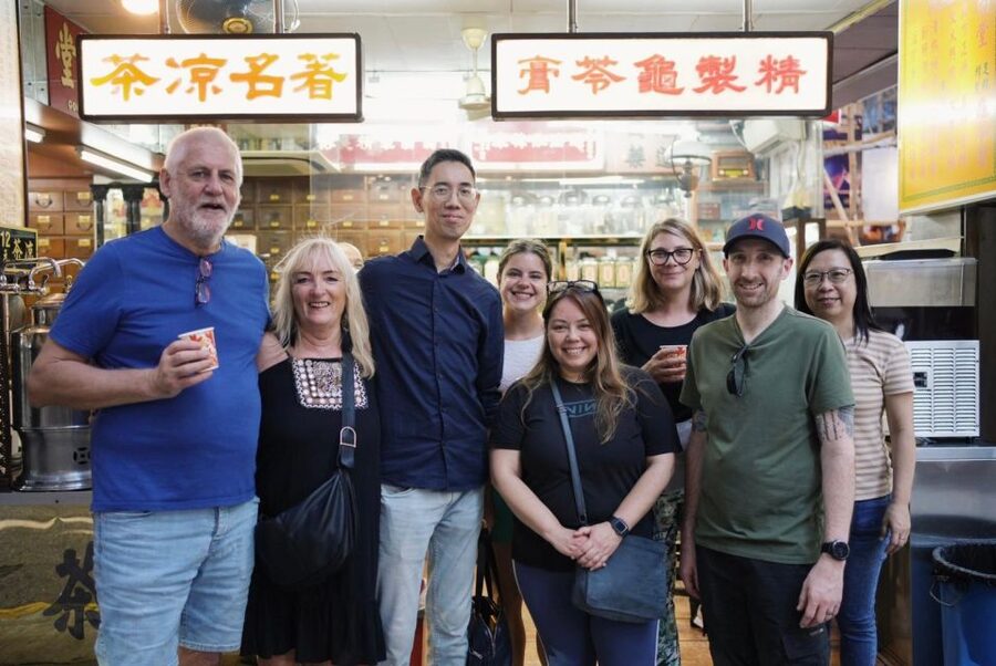 Hong Kong: Street Food Tour with Locals - Dim Sum and Wonton - Key points at a glance