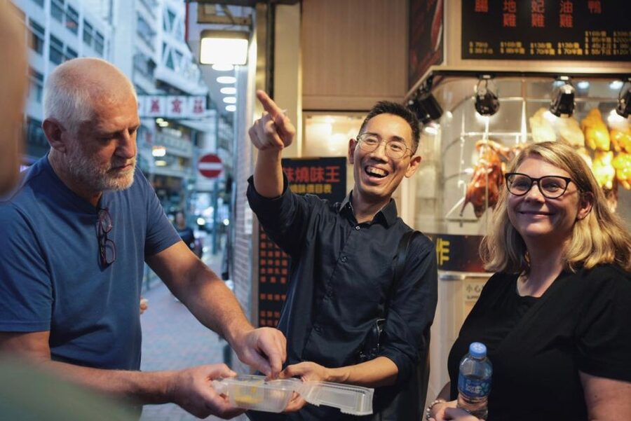 Hong Kong: Street Food Tour with Locals - Dim Sum and Wonton - Herbal tea and old social habits