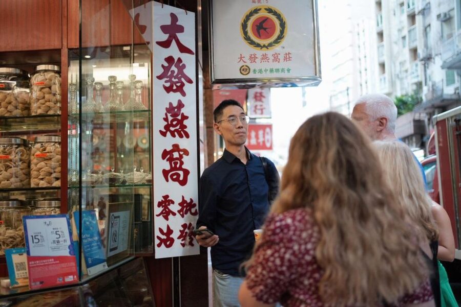 Hong Kong: Street Food Tour with Locals - Dim Sum and Wonton - Sheung Wan Cultural Square and local customs