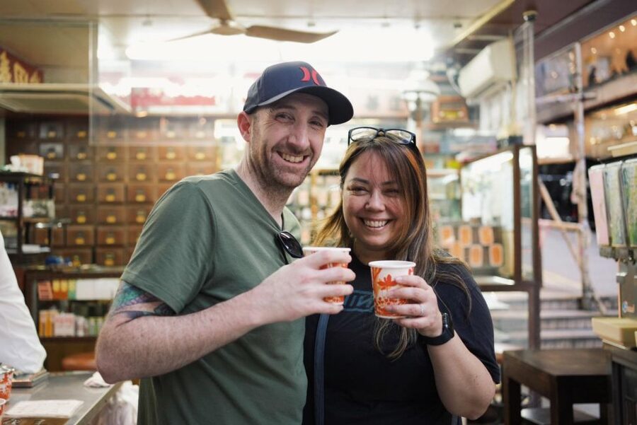 Hong Kong: Street Food Tour with Locals - Dim Sum and Wonton - Sun Yuen Restaurant and the roast-meat stop
