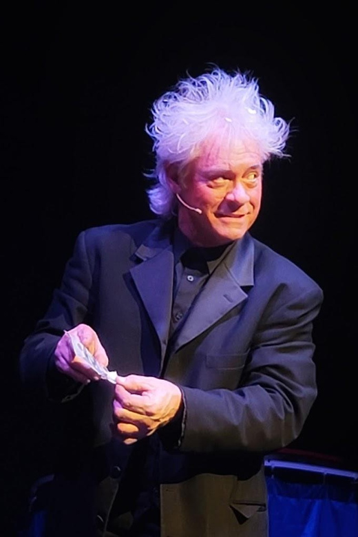 Hot Springs: The Maxwell Blade Theatre of Magic - What happens during the Maxwell Blade Show