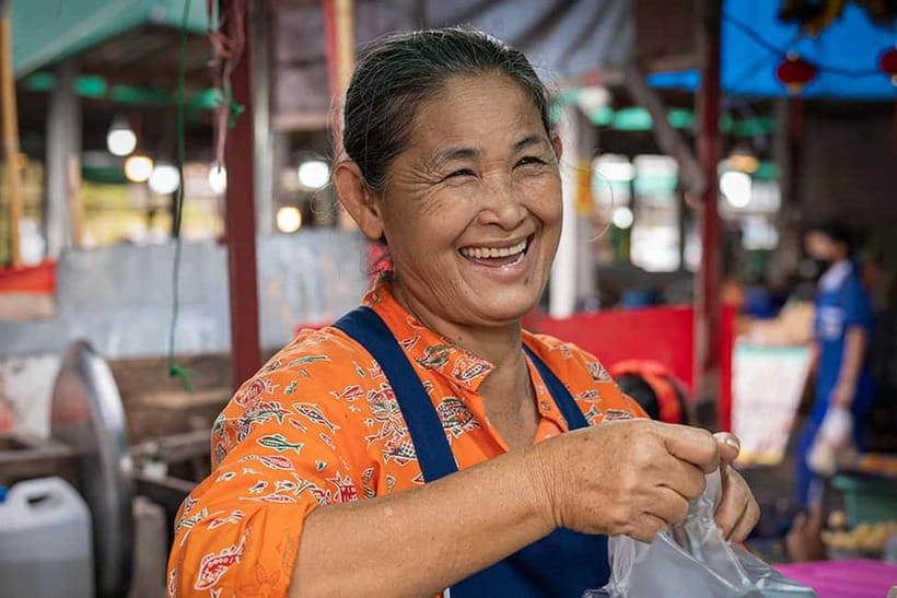 Hua Hin: Local Food Nighttime Guided Tour - What guide Cream adds to the evening