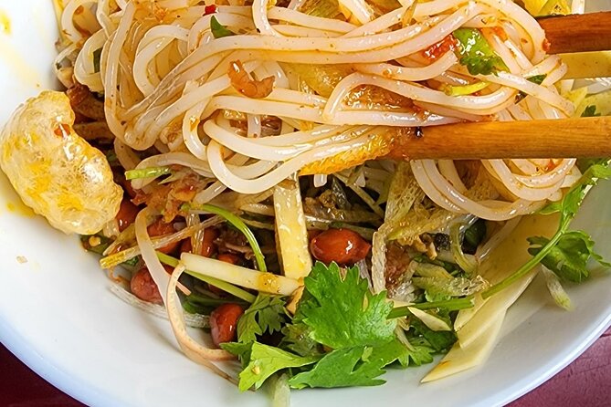 Hue Food Tour: Central Vietnam Culinary Heritage (Small Group) - Finishing with Che Hue