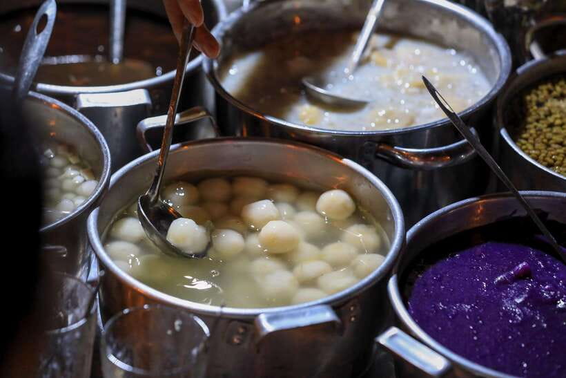 Hue: Guided Local Food Tour with Stories - Dinh Tien Hoang: the heart of the tasting route