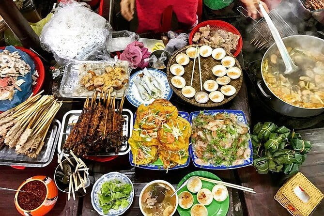 Hue Night Tour: Cyclo, Street Food & Folk Music on Perfume River - Who should book this evening tour