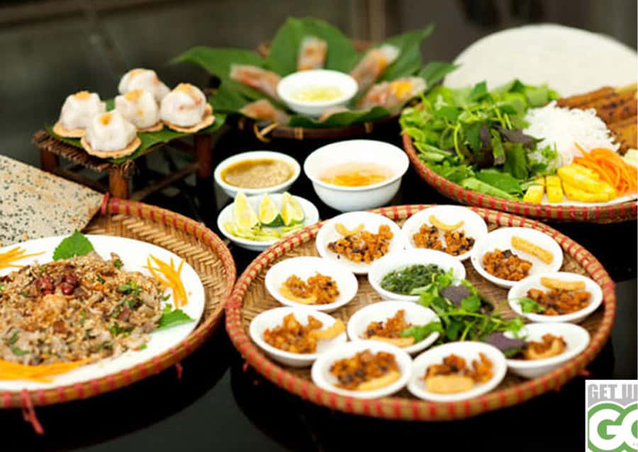 Hue Street Food Walking Tour with Local Dishes - Starting at Vua Da and Hàng Me