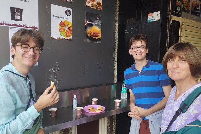 Hyderabad : Evening Street Food Tasting with Guided Old City Tour - The wider city route: Mozamjahi Market to Necklace Road
