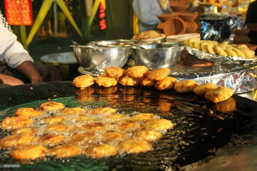 Hyderabad: Street Food Walking Tour with 7+ Tastings - Chai, biscuits, and the tea-shop stop
