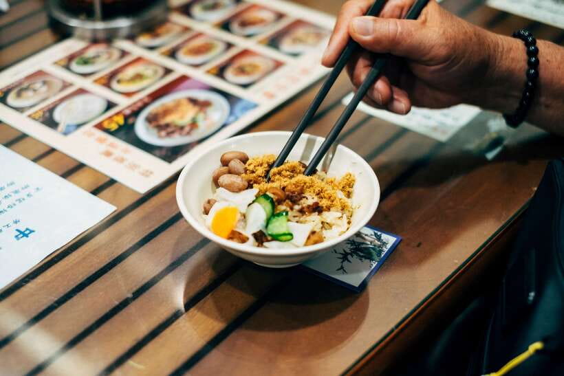 Iconic Food Tour: Local Street Food, Drinks & Sites - Who Should Book This Food Walk?