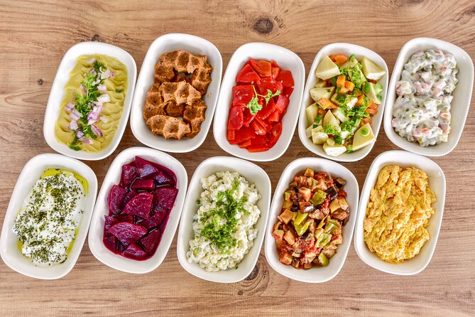 Istanbul Culinary Tour: Local Hotspots and Gourmet Street Foods - What the guides add to the meal