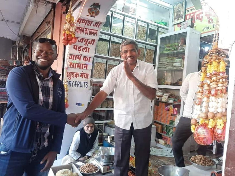 Jaipur: Spice Market and Street Food Walking Tour - Walking through the Pink City
