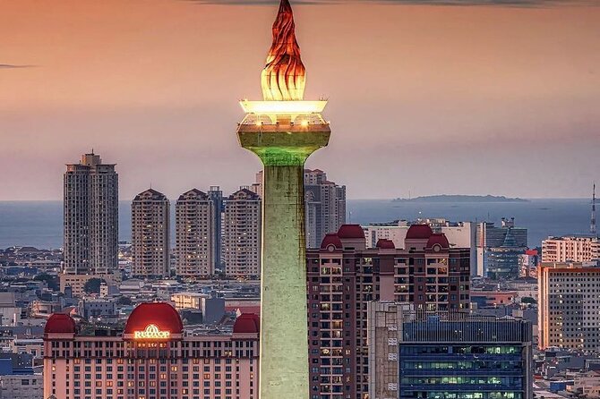 Jakarta Night Tour with Dinner at Café or Food street - Why Jakarta works better after sunset
