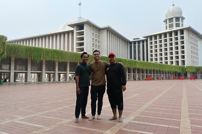 Jakarta Night Tour with Dinner at Café or Food street - Sunda Kelapa and the old harbor
