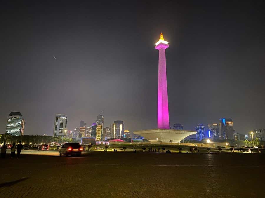 Jakarta: Private Guided Sightseeing & Street Food Night Tour - Key points at a glance