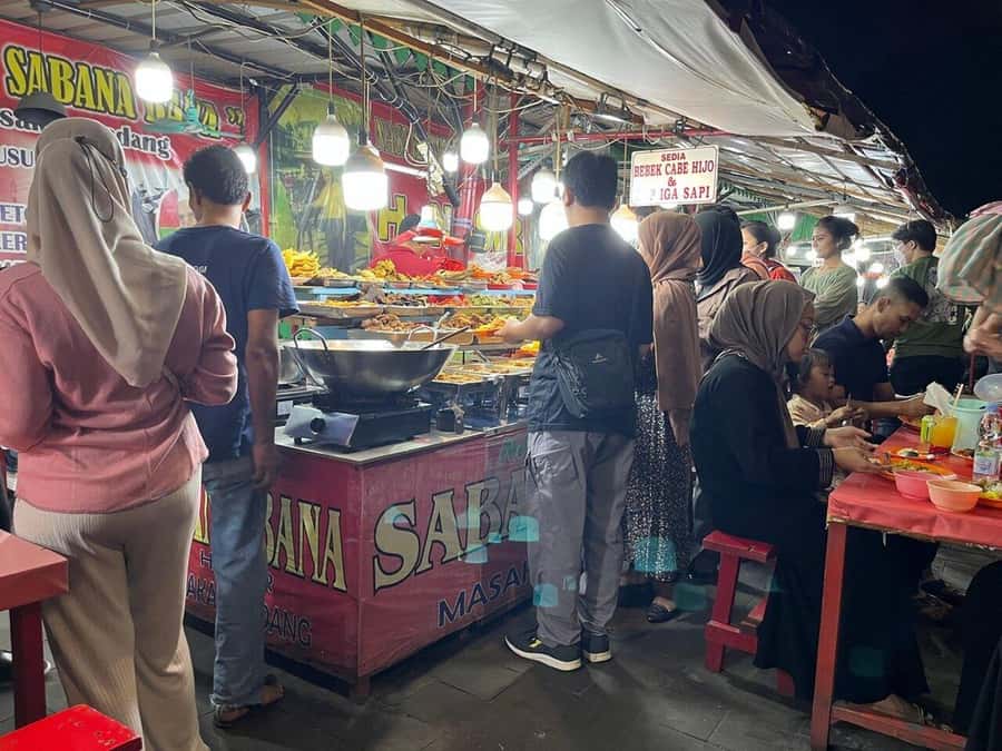 Jakarta: Private Guided Sightseeing & Street Food Night Tour - Mangga Besar and the first taste of Jakarta street food