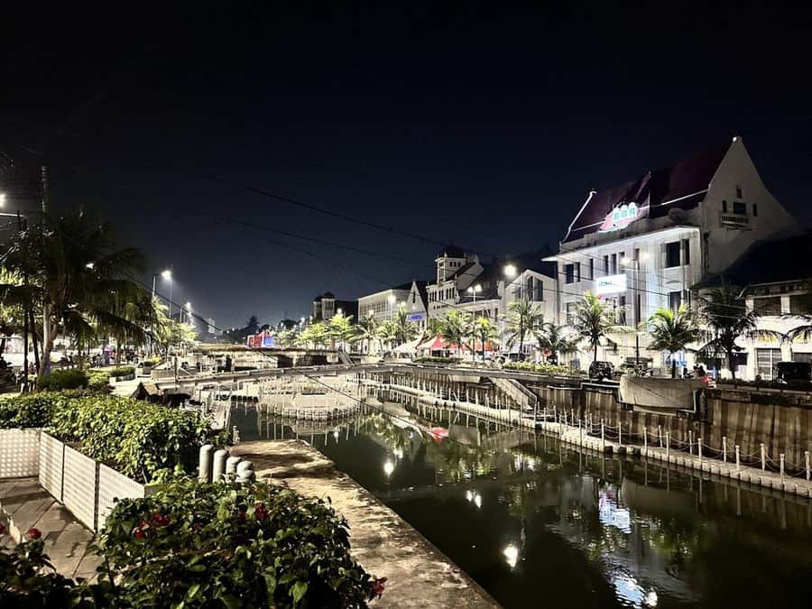 Jakarta: Private Guided Sightseeing & Street Food Night Tour - Old Batavia and the canal-side colonial quarter