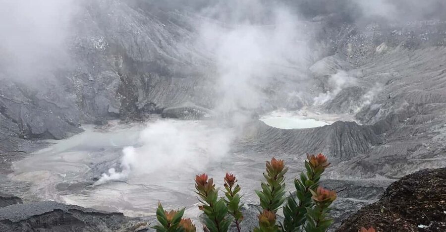 Jakarta: Volcano, Tea/Rice Fields, Hot Spring, Local Food - Lunch in Lembang, with one caveat