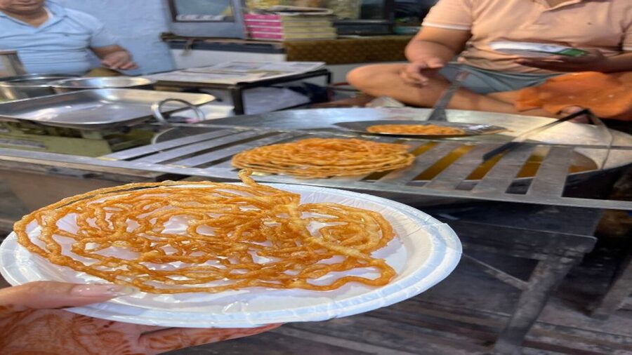 jodhpur: street food tour with over 8 food tastings - Pani puri, dahi bada, and the art of small portions