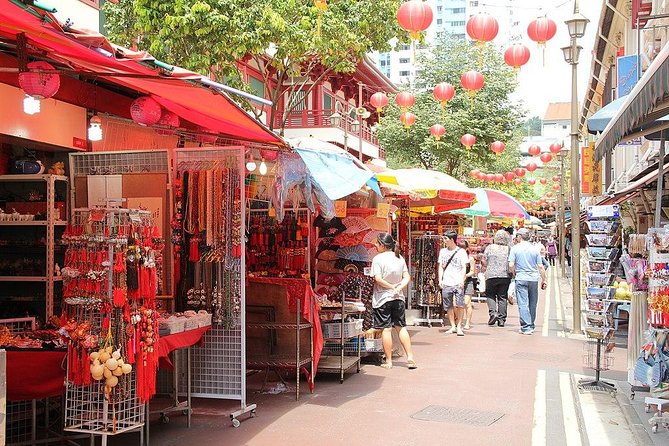Kampong Glam, Little India & Chinatown with Local Street Food Tastings - Kampong Glam begins with mosque views and Malay flavors