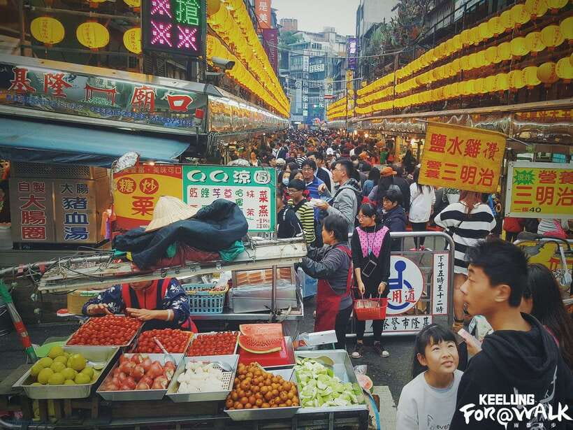 Keelung Half-Day Food Tour: Explore Day & Night Markets - Miaokou Night Market after dark
