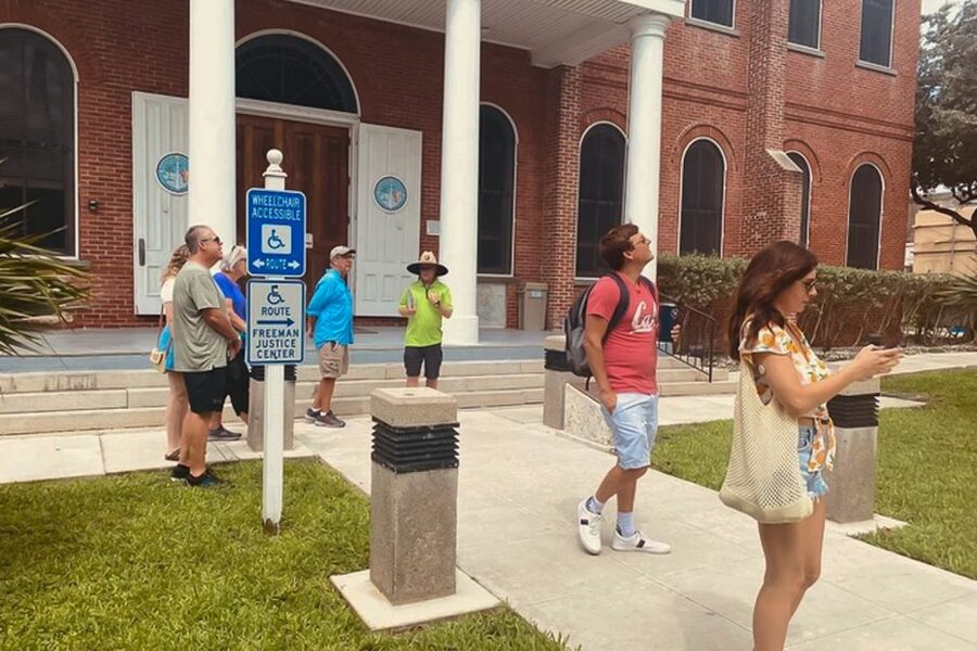 Key West: Hemingway's Life and Local Food Walking Tour - What the two-hour pace feels like
