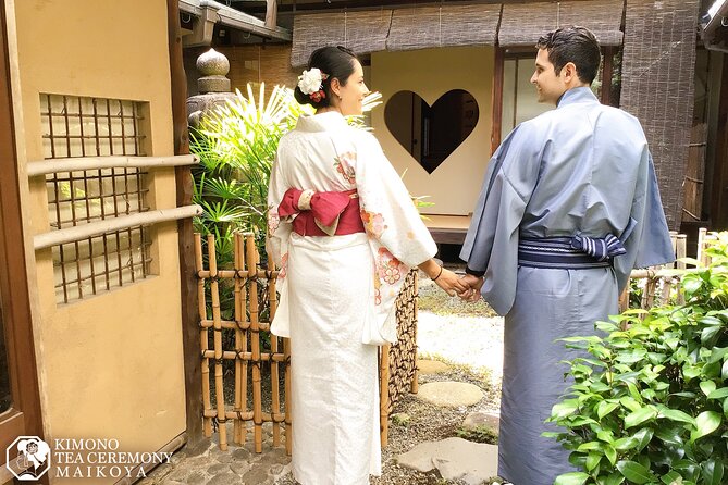 Kimono Tea Ceremony at Kyoto Maikoya, NISHIKI - Making time for photographs