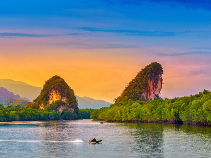 Krabi: Private Sunset Boat Trip and Night Market Tour - Waiting for sunset on the river