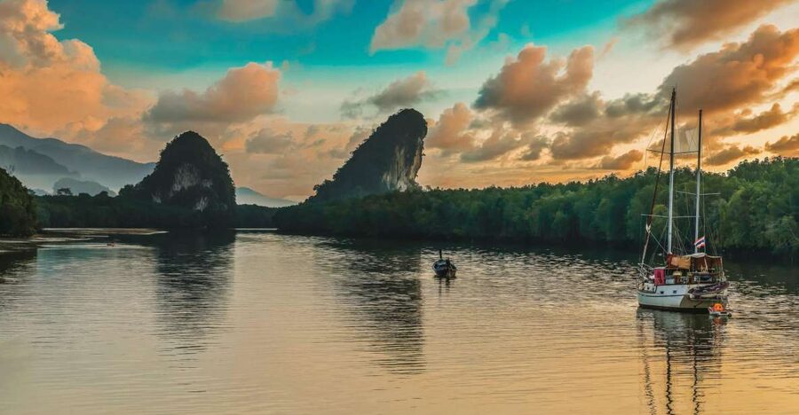 Krabi: Private Sunset Boat Trip and Night Market Tour - Returning to shore for Krabi’s night market