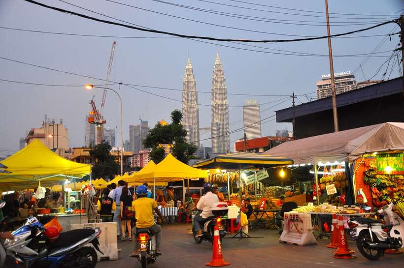 Kuala Lumpur: Half Day Local Food Walking Tour - Jalan Masjid India brings the spice and street snacks