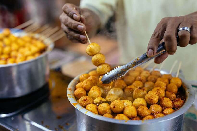 Kuala Lumpur: Local Street Food Night Tour - Mamak SK Corner and the paper dosa finale