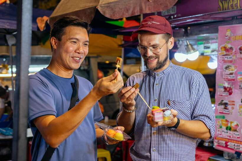 Kuala Lumpur: Local Street Food Night Tour - What your guide adds to the food