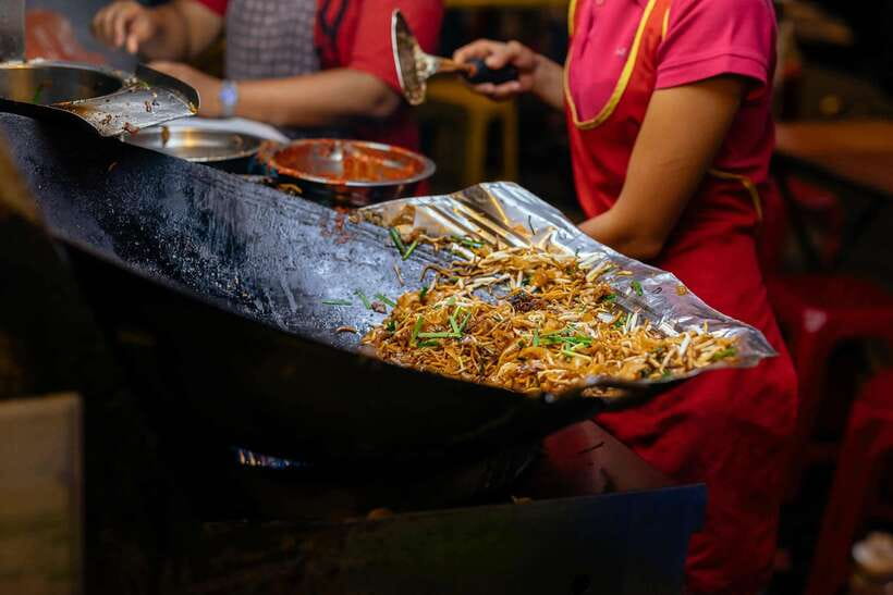 Kuala Lumpur: Local Street Food Night Tour - Who should choose this food tour?