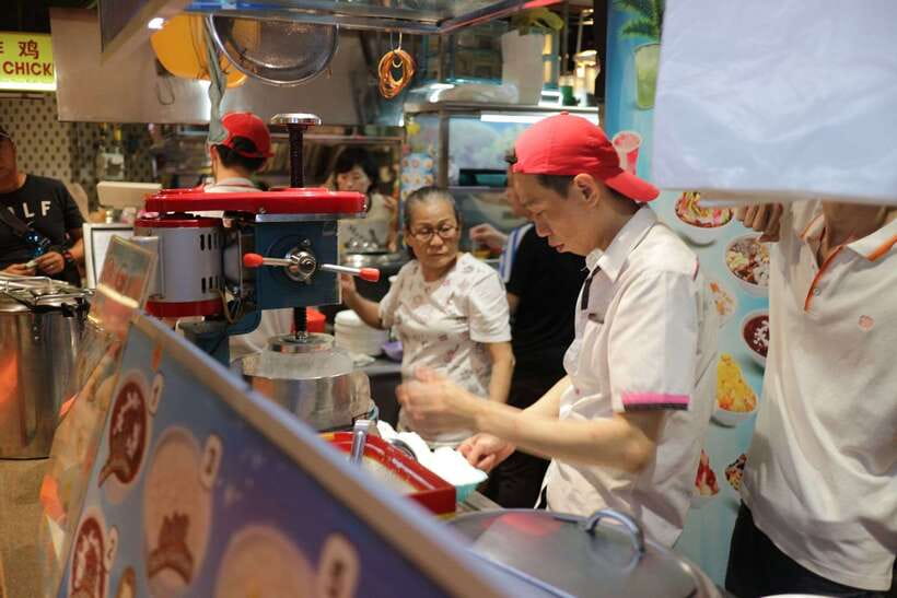 Kuala Lumpur: Nightlife Street Food Tour with 6 Tastings - The guide can shape the whole evening