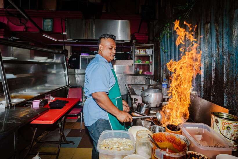 Kuala Lumpur: Sambal Street Food Tour with 15+ Tastings - Key points at a glance