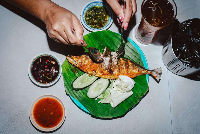 Kuala Lumpur: Sambal Street Food Tour with 15+ Tastings - Walking through Kampung Baru and Chow Kit
