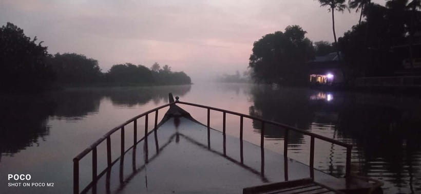 Kumarakom: Sunset Cruise with Village Life and Local Food - Tea, snacks, and a slow change of light