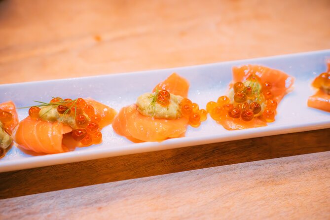 Kyoto: Gion Local Food Tour (Taste 15 Dishes) - Sushi and tempura in Gion Shirakawa